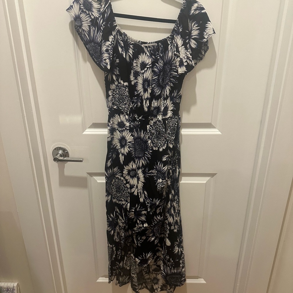 Band of Gypsies Black and White Ruffled Off-the-Shoulder Midi Dress - Picture 2 of 4